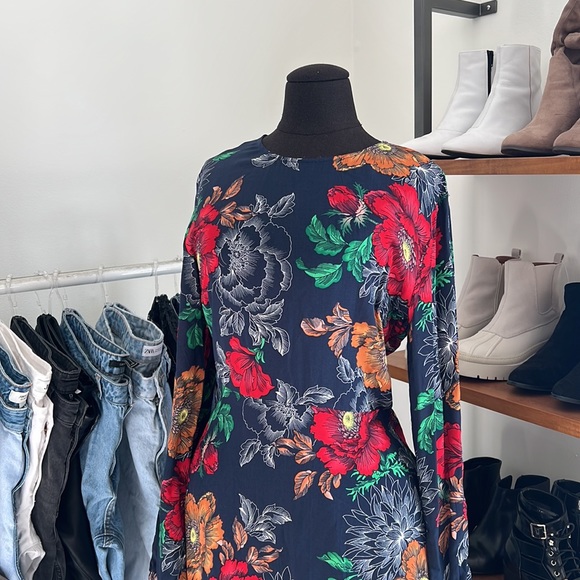 Aakkaa Floral Long Sleeve Maxi Dress | Size M - Picture 2 of 14